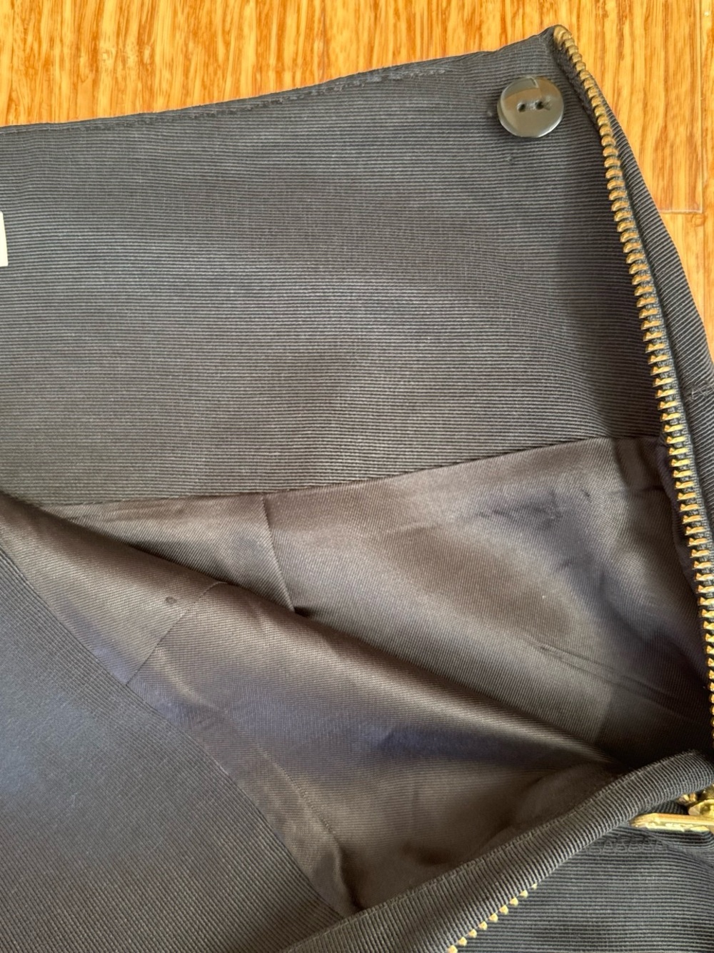 Reiss London Classic Black Pleated Hem Pencil Skirt . Size 6 $200 MSRP. - Picture 4 of 8